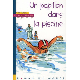 UN PAPILLON DANS LA PISCINE